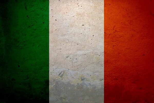 Vintage italienische Flagge auf Betonwand