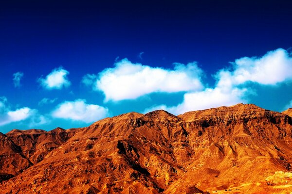 Sandberge unter den Wolken