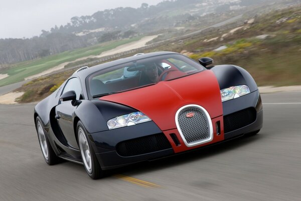 Schwarzes Bugatti-Auto in der Werbung