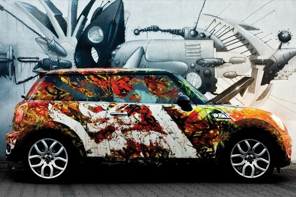 Mini-Auto mit seitlichem Muster