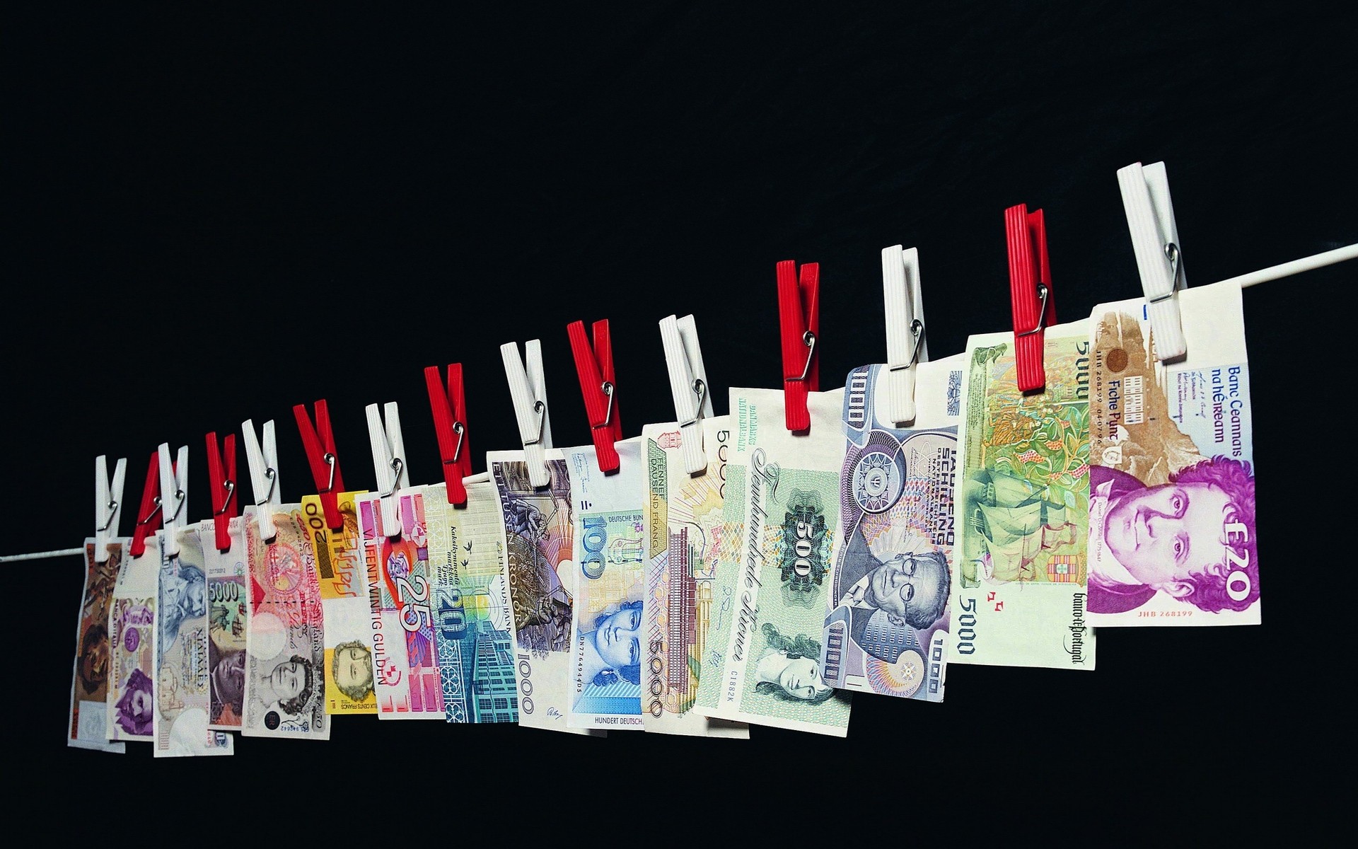 wäscheklammer seile wirtschaft geld papier finanzen wirtschaft hinweis reichtum peg wäscherei finanz- erfolg investition sparen desktop aktien symbol gewaschen rechnungen