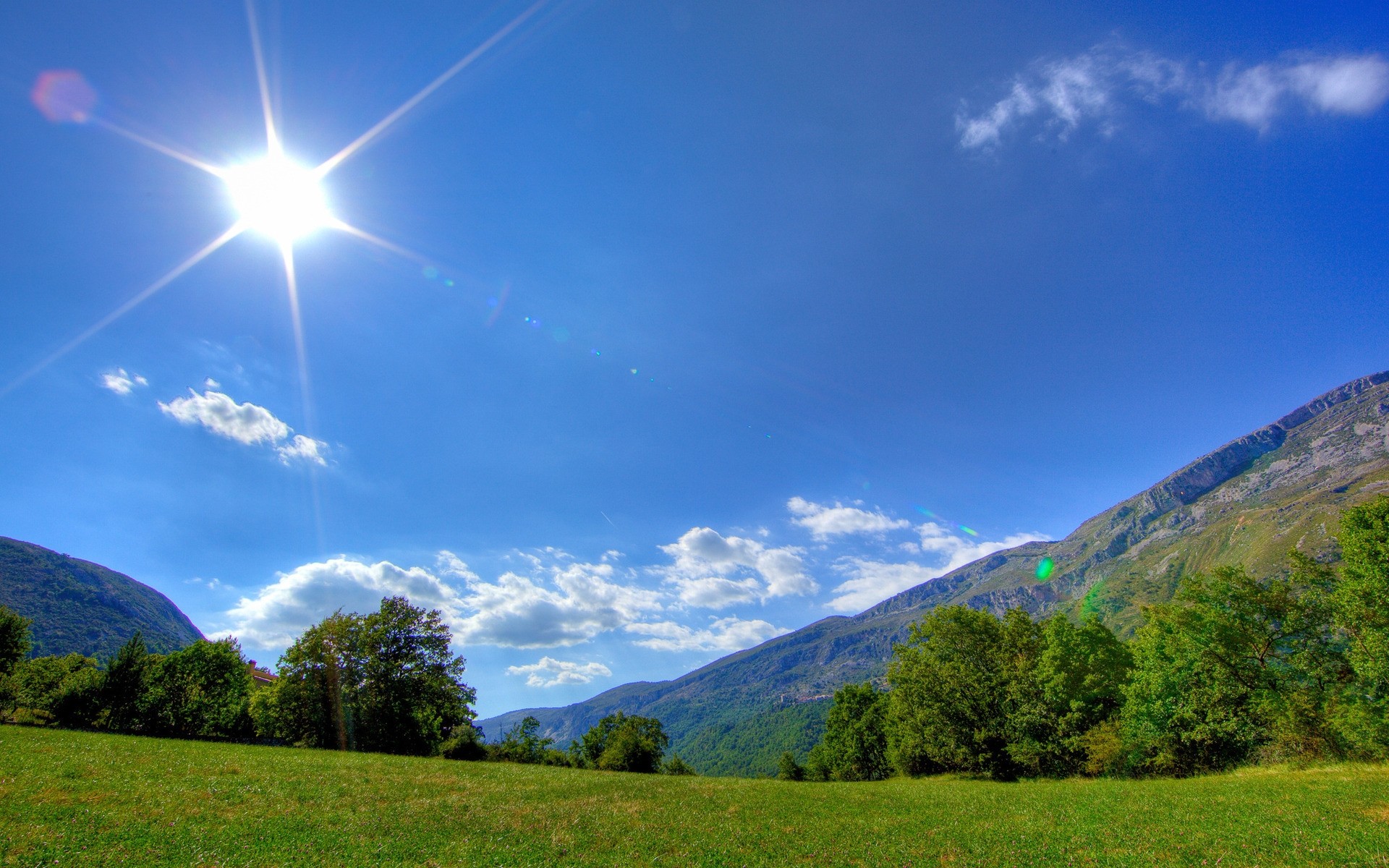 landschaft natur landschaft himmel gras berge reisen im freien gutes wetter sonne baum sommer holz des ländlichen hügel landschaft