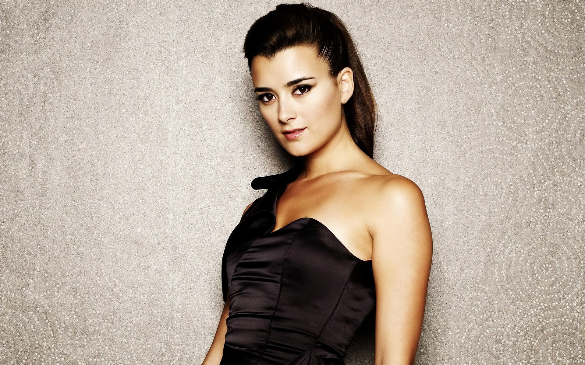 mode frau porträt mädchen modell glamour sexy elegant tragen brünette schauspielerin frau berühmtheit künstler