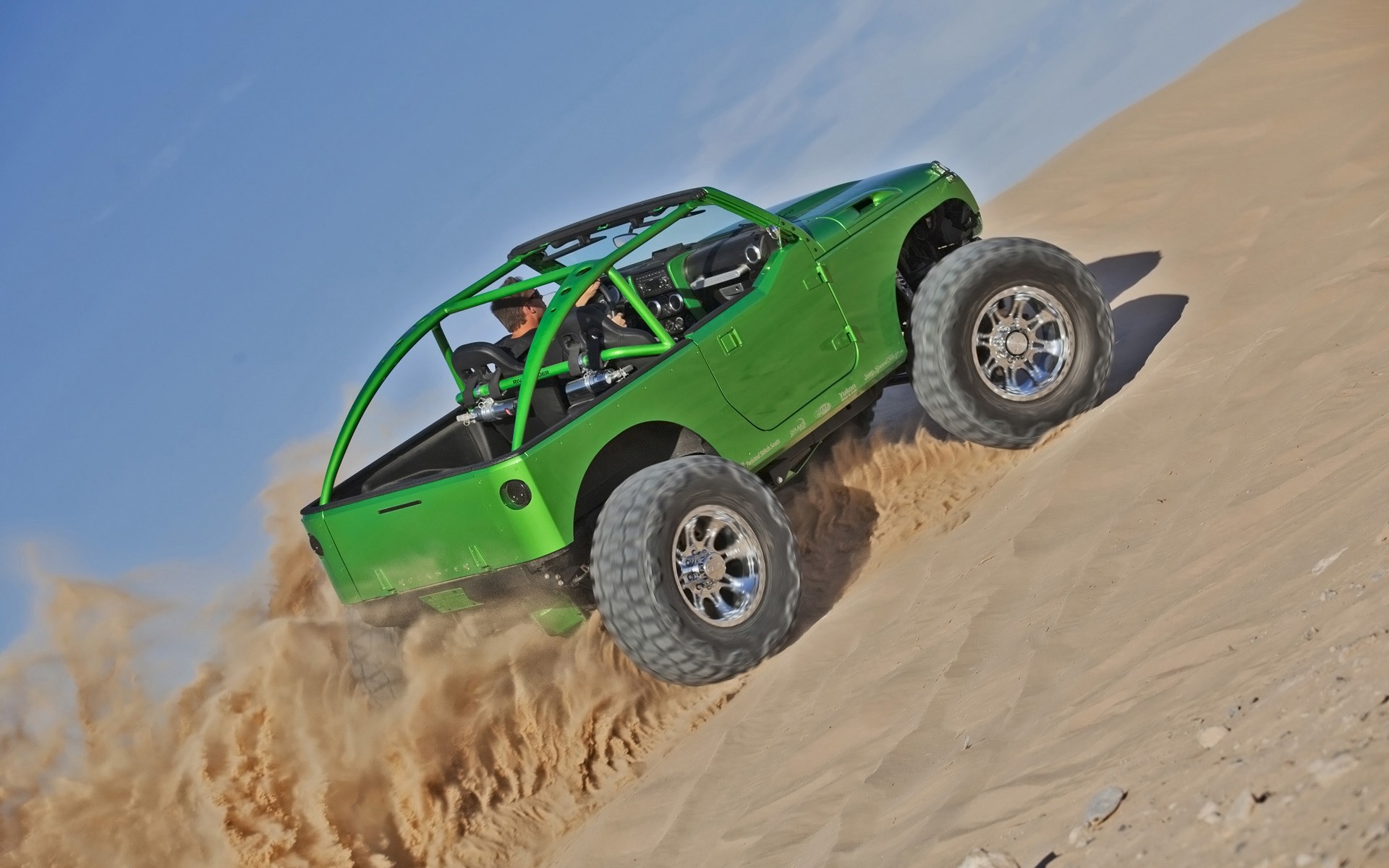 jeep auto auto sand boden transportsystem antrieb räder im freien straße auto reisen sommer wüste staub schnell natur trocken schlamm