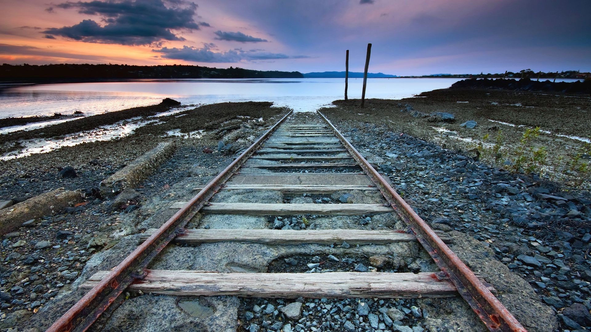 straße schiene zug track reisen guide himmel kies transportsystem im freien perspektive linie lange landschaft eisen plattform stahl
