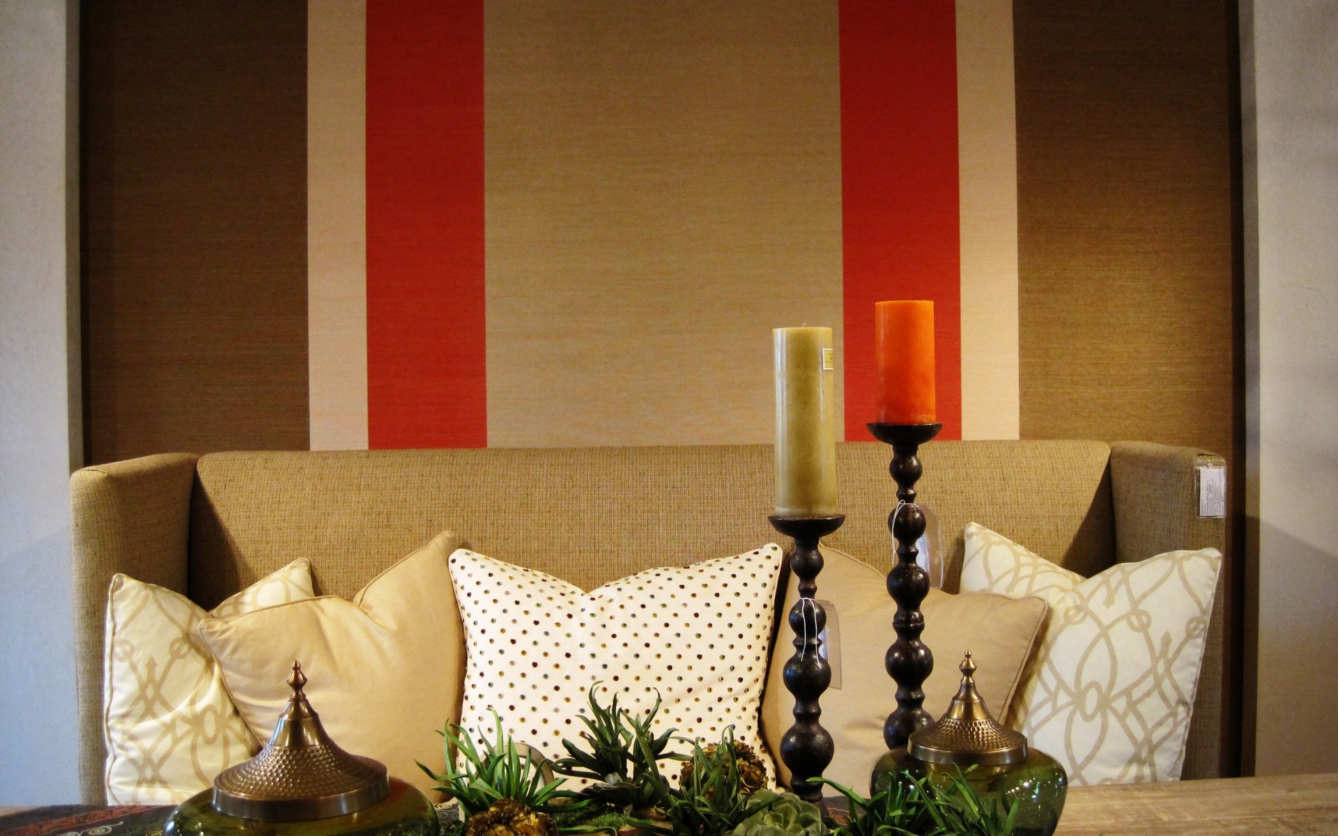 möbel drinnen zimmer kerze innenarchitektur ort lampe tabelle entspannung luxus hotel dekoration stuhl gemütlich sofa familie kerzen holz stillleben wände