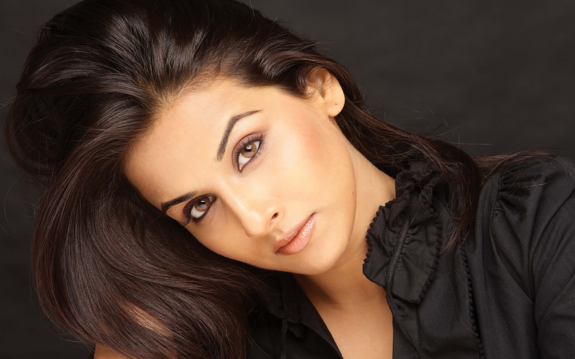 frau mode glamour porträt sexy auge mädchen modell hübsch lippen augen gesicht foto