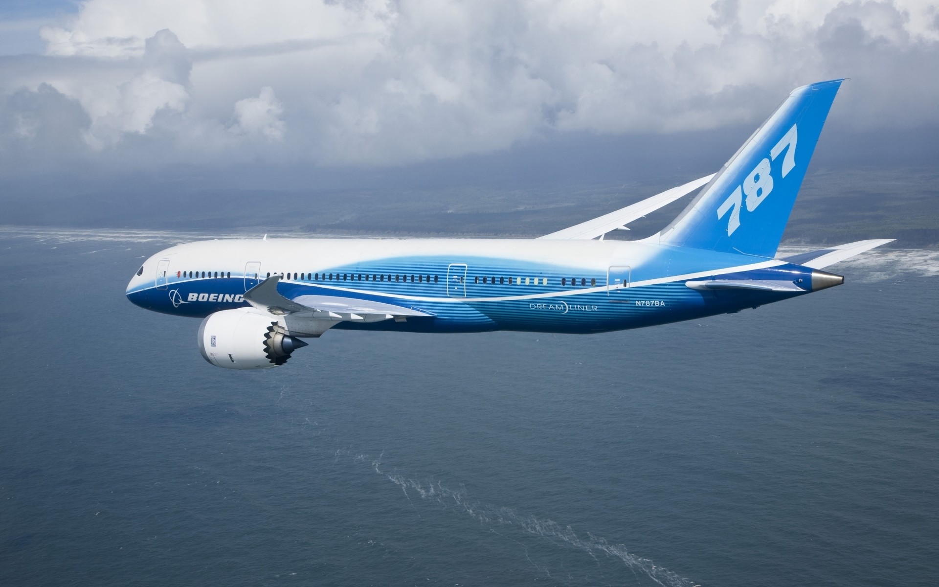 andere maschinen flugzeug flugzeug flughafen flugzeug reisen transportsystem verkehrsflugzeug flug airbus himmel fliegen sendung luft abreise ankunft auto drimliner wolken boeing