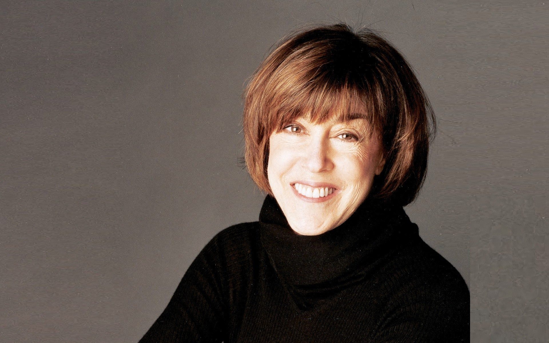 porträt allein erwachsener gesichtsausdruck tragen mädchen frau pullover gesicht lächeln frau lacht hintergrund