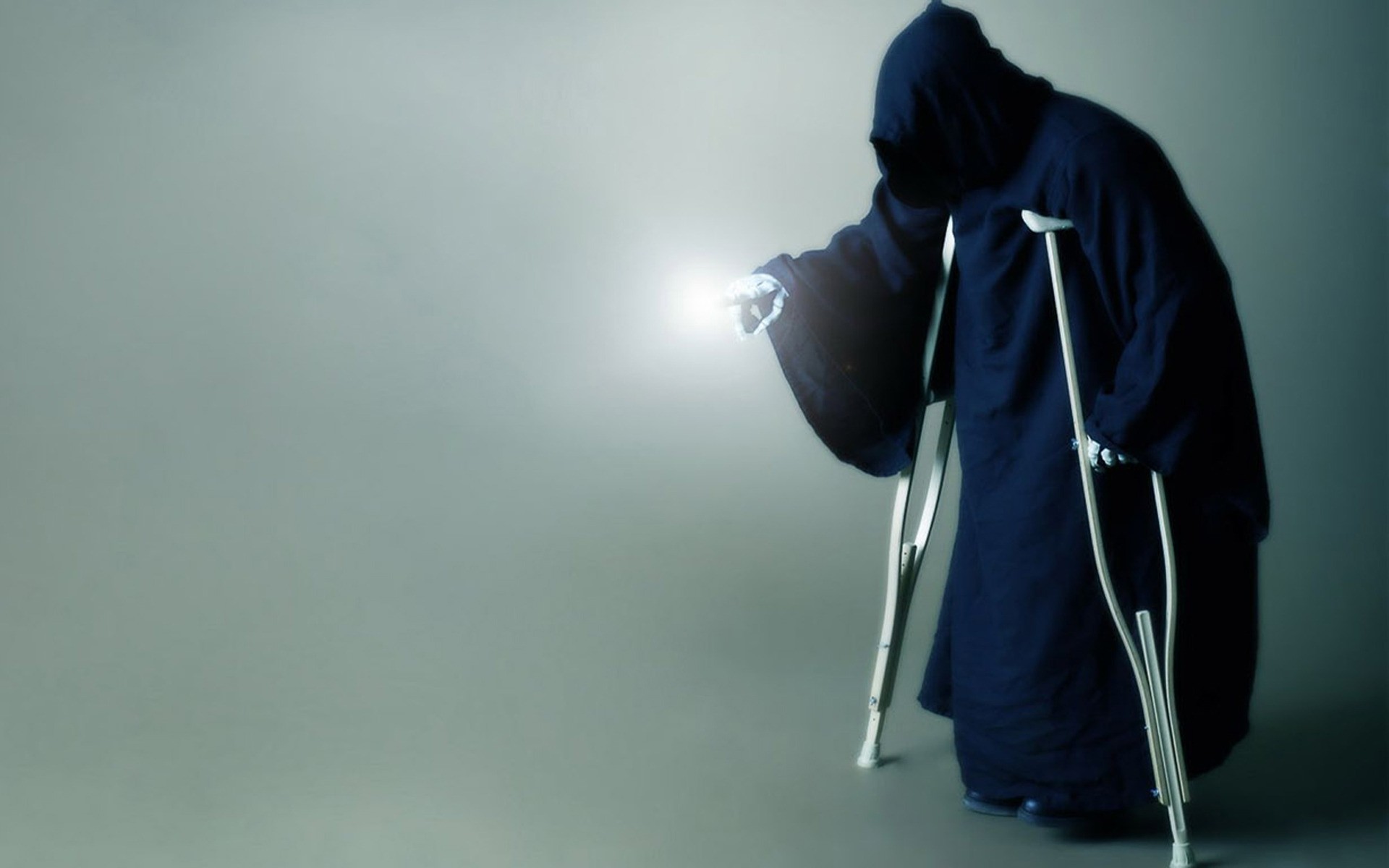 allein mann erwachsener porträt lustig komö die tod licht blau schwarz