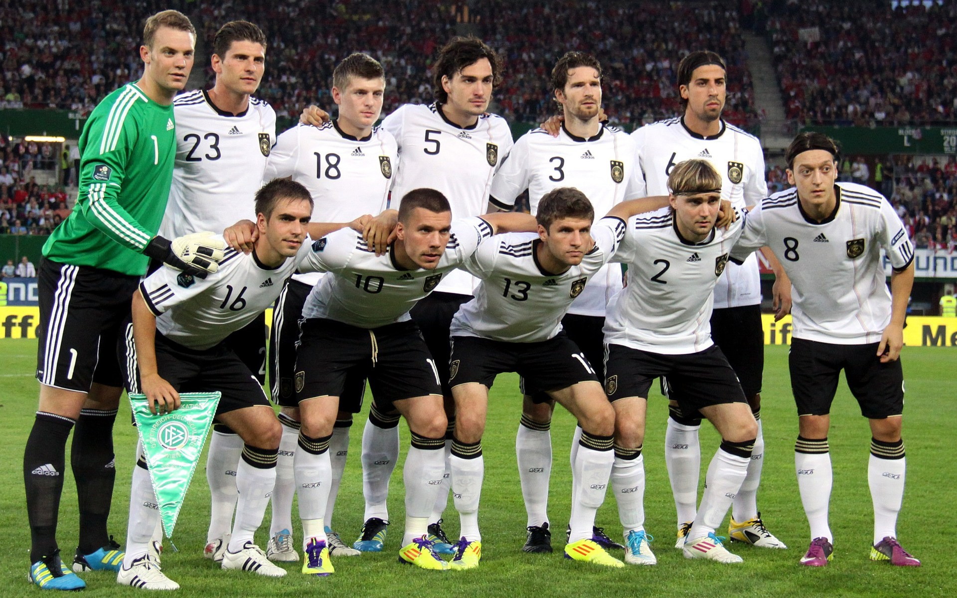 fußball fußball wettbewerb stadion spiel rugby ball spiel sportler ziel mann sportfan sterne deutsches land