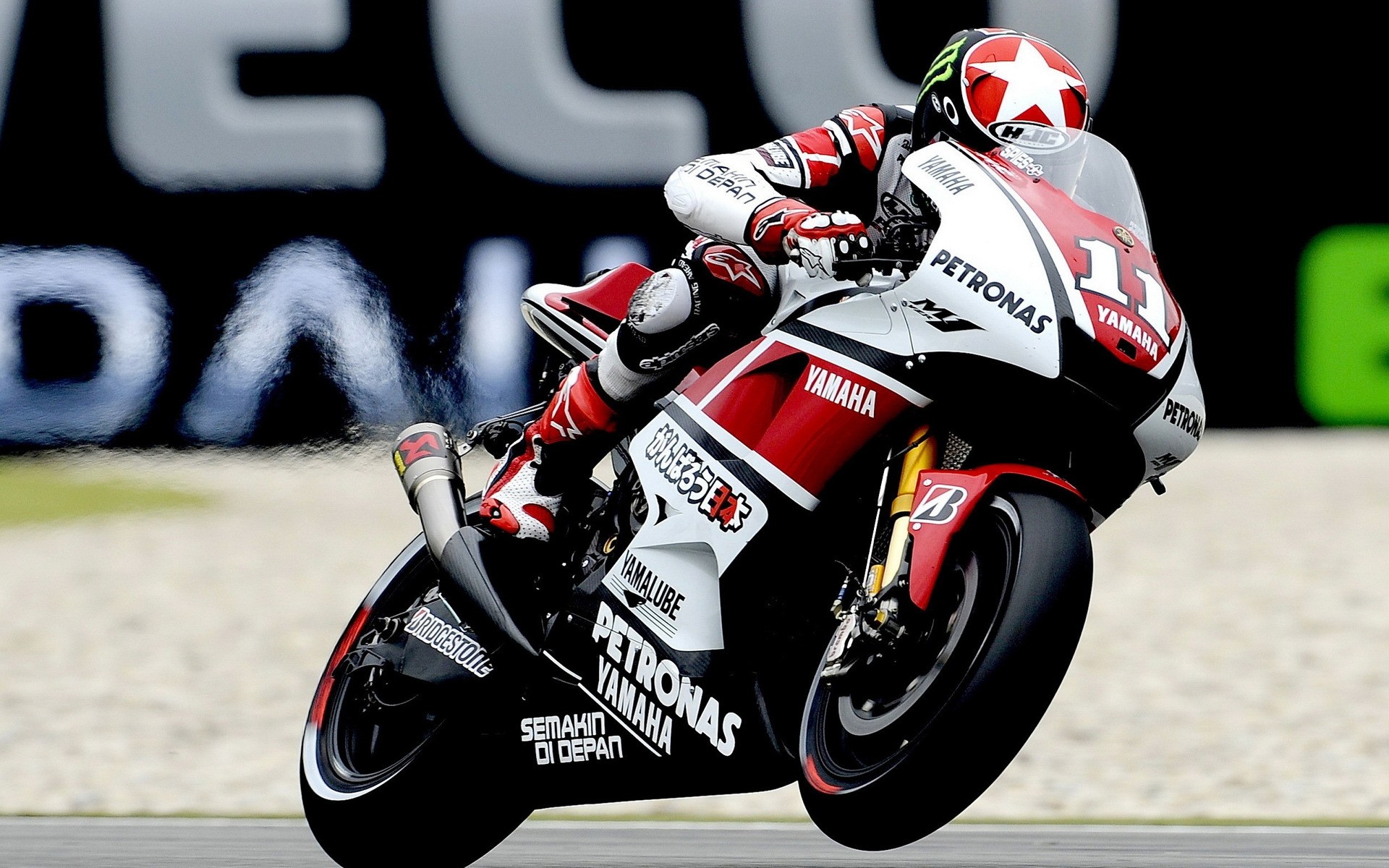 sport rennen fahrrad track meisterschaft schnell beeilen sie sich fahren auto wettbewerb diagramm kader reifen rennfahrer macht kreis fahrer sponsoren geschwindigkeit