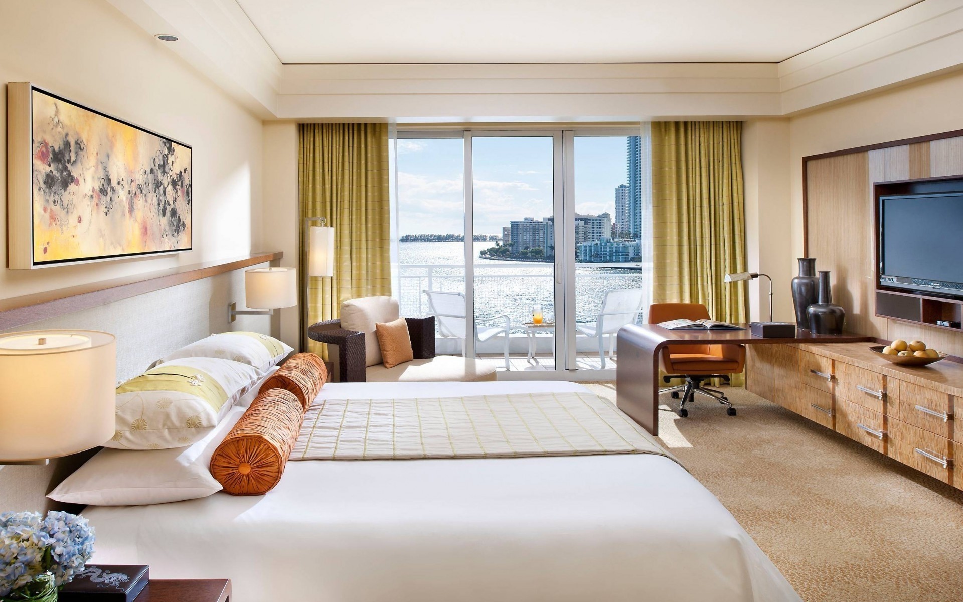 möbel zimmer schlafzimmer drinnen bett lampe fenster innenarchitektur tabelle kissen platz zuhause wohnung hotel luxuriös modern boden teppich haus stuhl hotelzimmer raumgestaltung