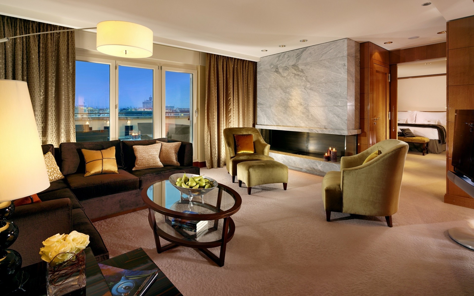 möbel zimmer drinnen tabelle stuhl zuhause boden innenarchitektur fenster platz teppich schlafzimmer sofa modern bett vorhang luxuriös lampe kissen wohnung sessel