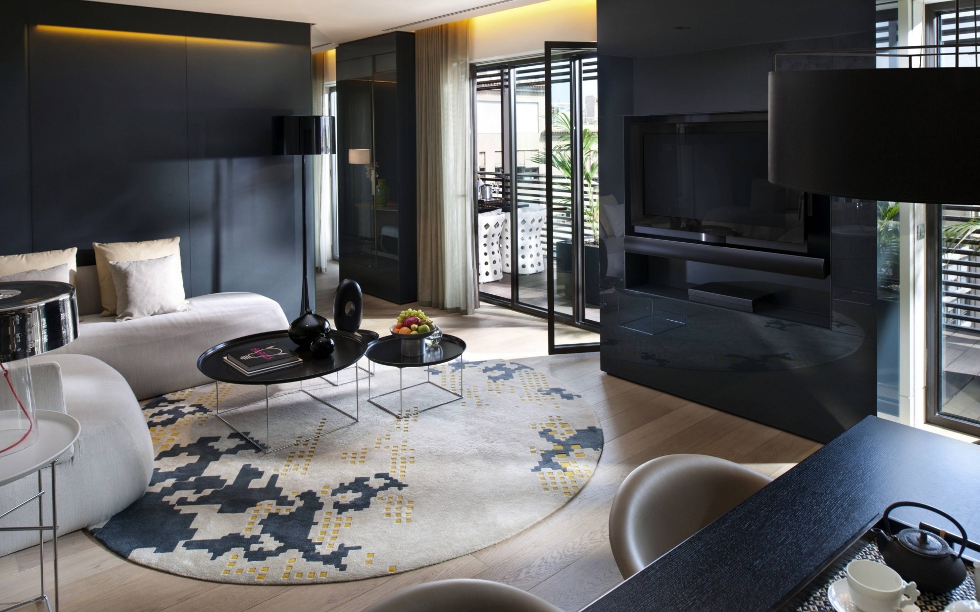 möbel zimmer drinnen innenarchitektur tisch platz stuhl zuhause fenster modern teppich boden luxus haus wohnung lampe sofa familie spiegel hausdesign