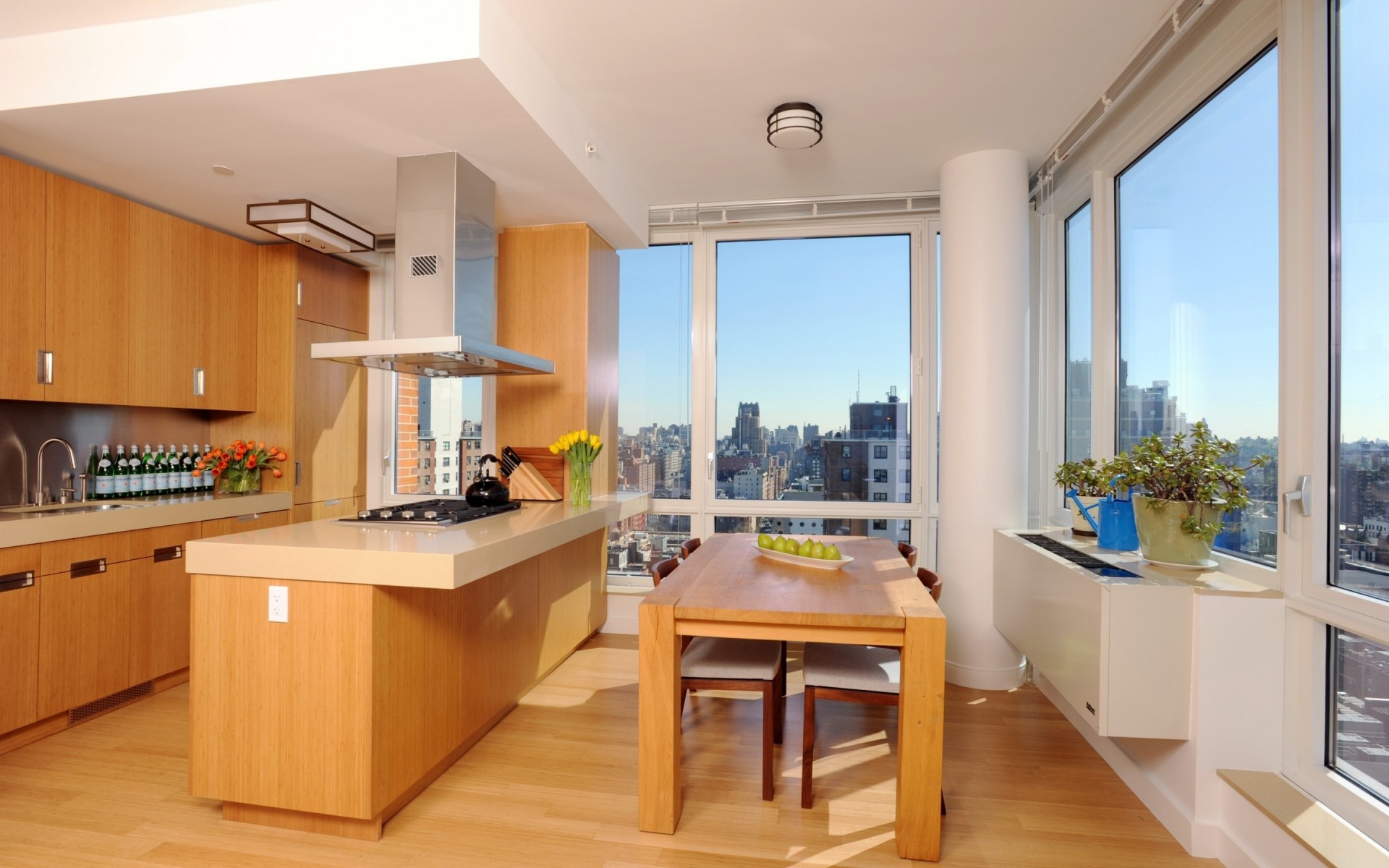 möbel zimmer drinnen zuhause fenster modern haus boden wohnung innenarchitektur platz tisch stuhl geräumig familie arbeitszimmer luxus regal decke esszimmer küche