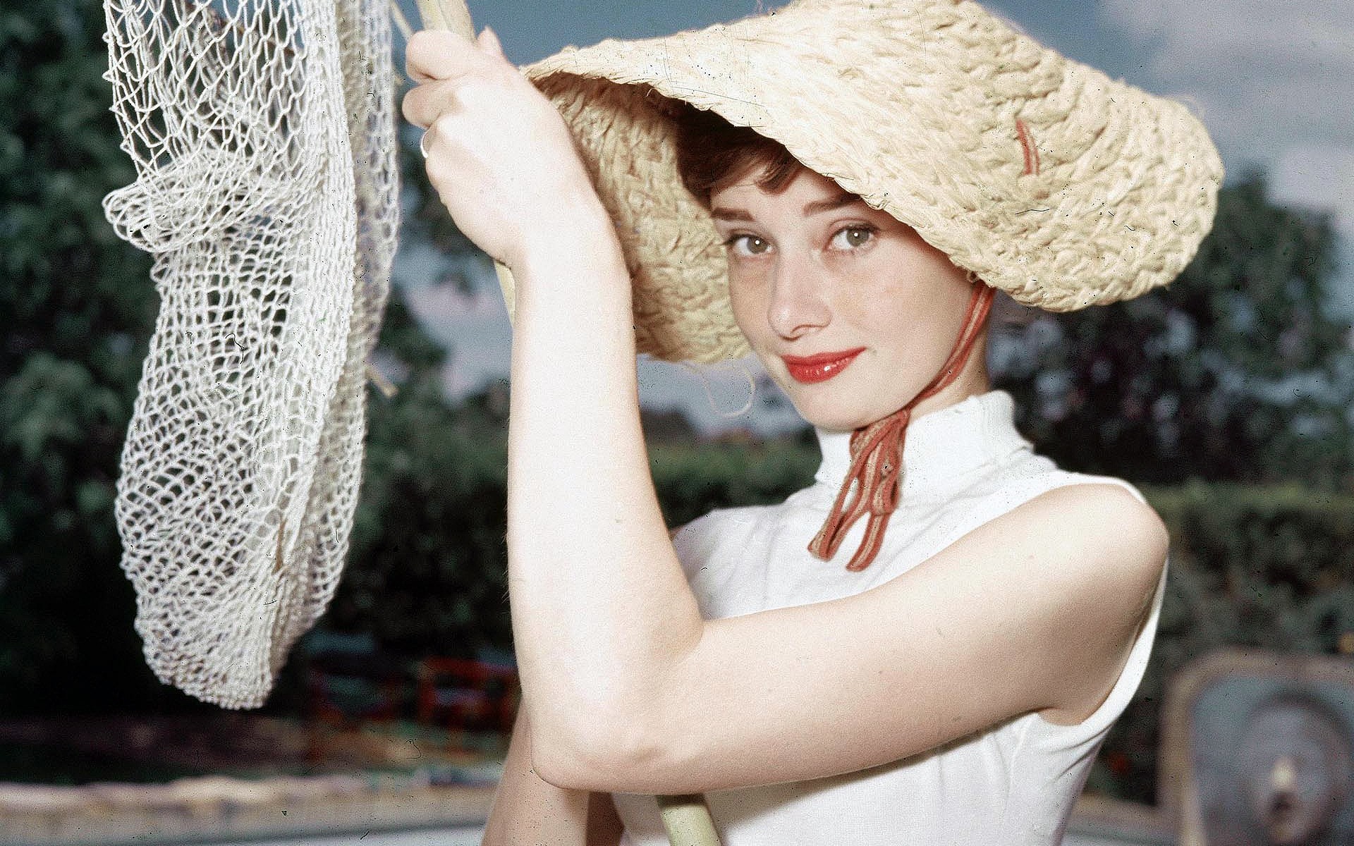 cover mode frau sommer im freien porträt mädchen eine schön tragen erwachsene junge natur niedlich modell hübsch urlaub audrey hepburn prominente prominente prominente