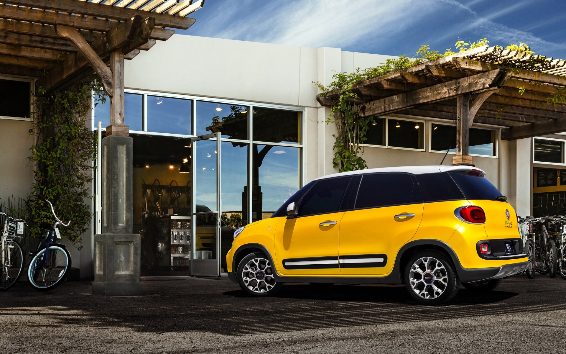 fiat auto fahrzeug transportsystem straße straße räder verkehr bürgersteig reisen stadt fahren schnell automobil klassisch fiat 500l