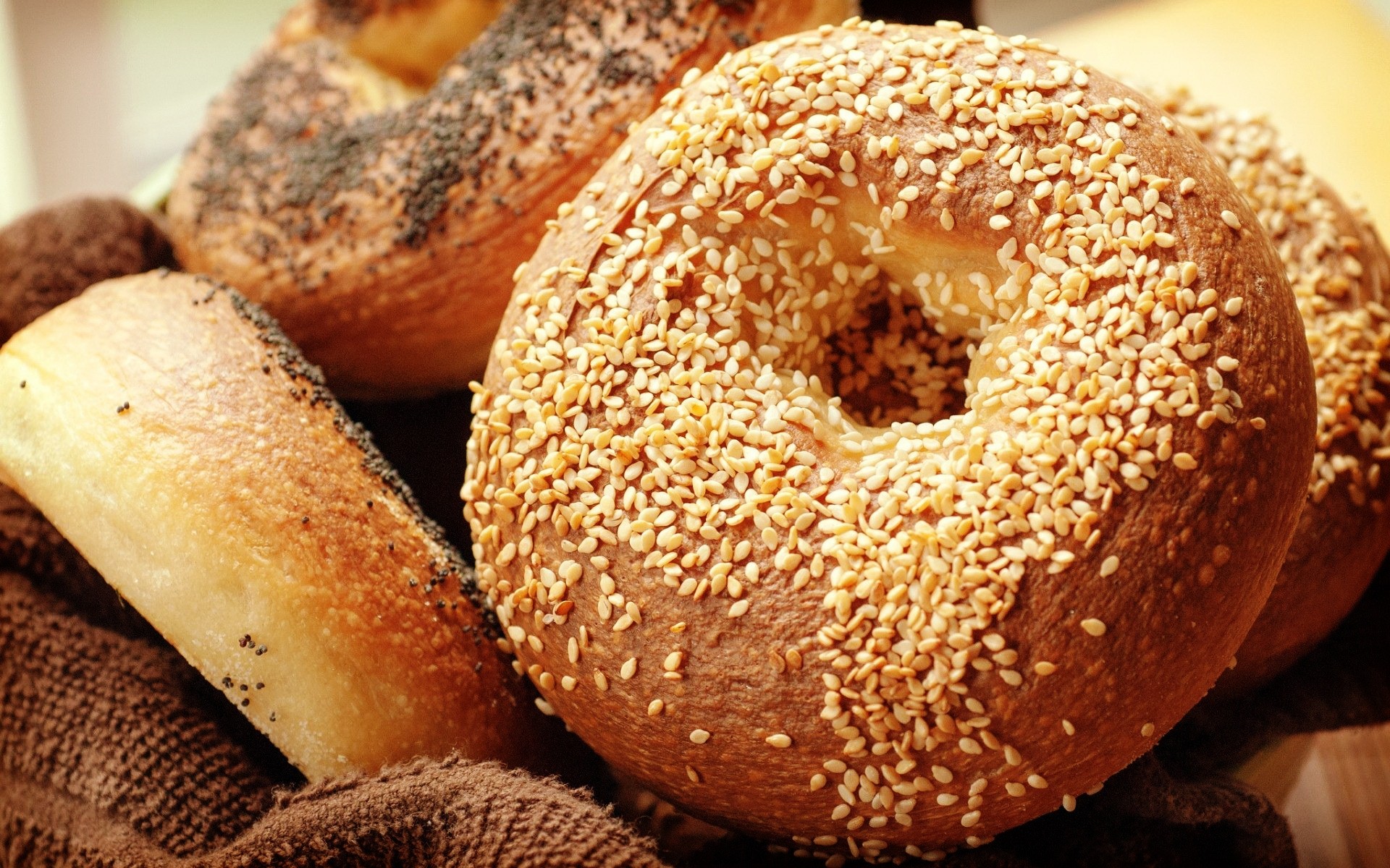 lebensmittel backwaren frühstück brot müsli weizen lecker backen essen gebäck sesam traditionelle hausgemachte runde gesundheit