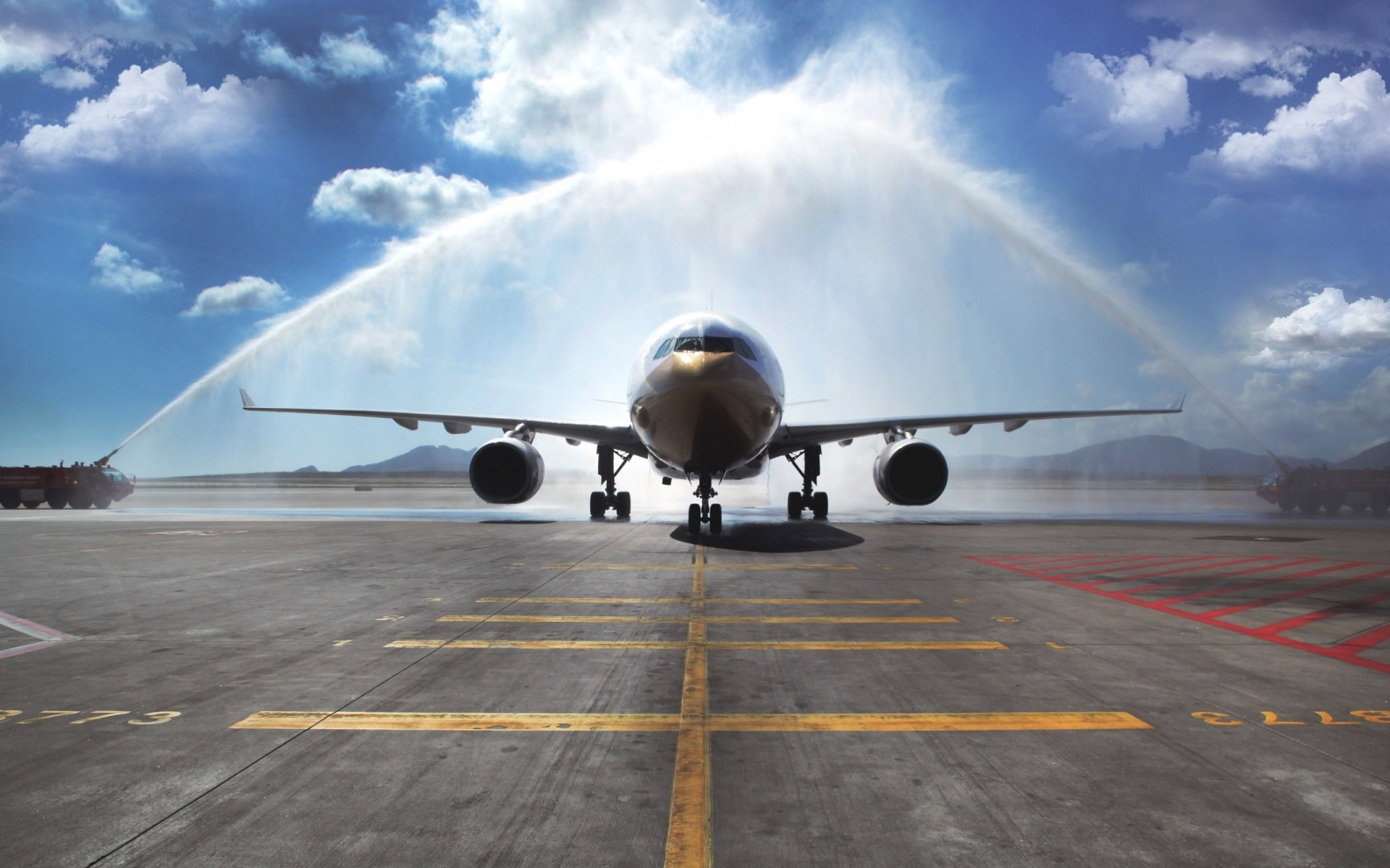 flugzeug flugzeug flughafen transportsystem flugzeug auto flug reisen militär verkehrsflugzeug luft luftwaffe start motor fliegen himmel airbus a300