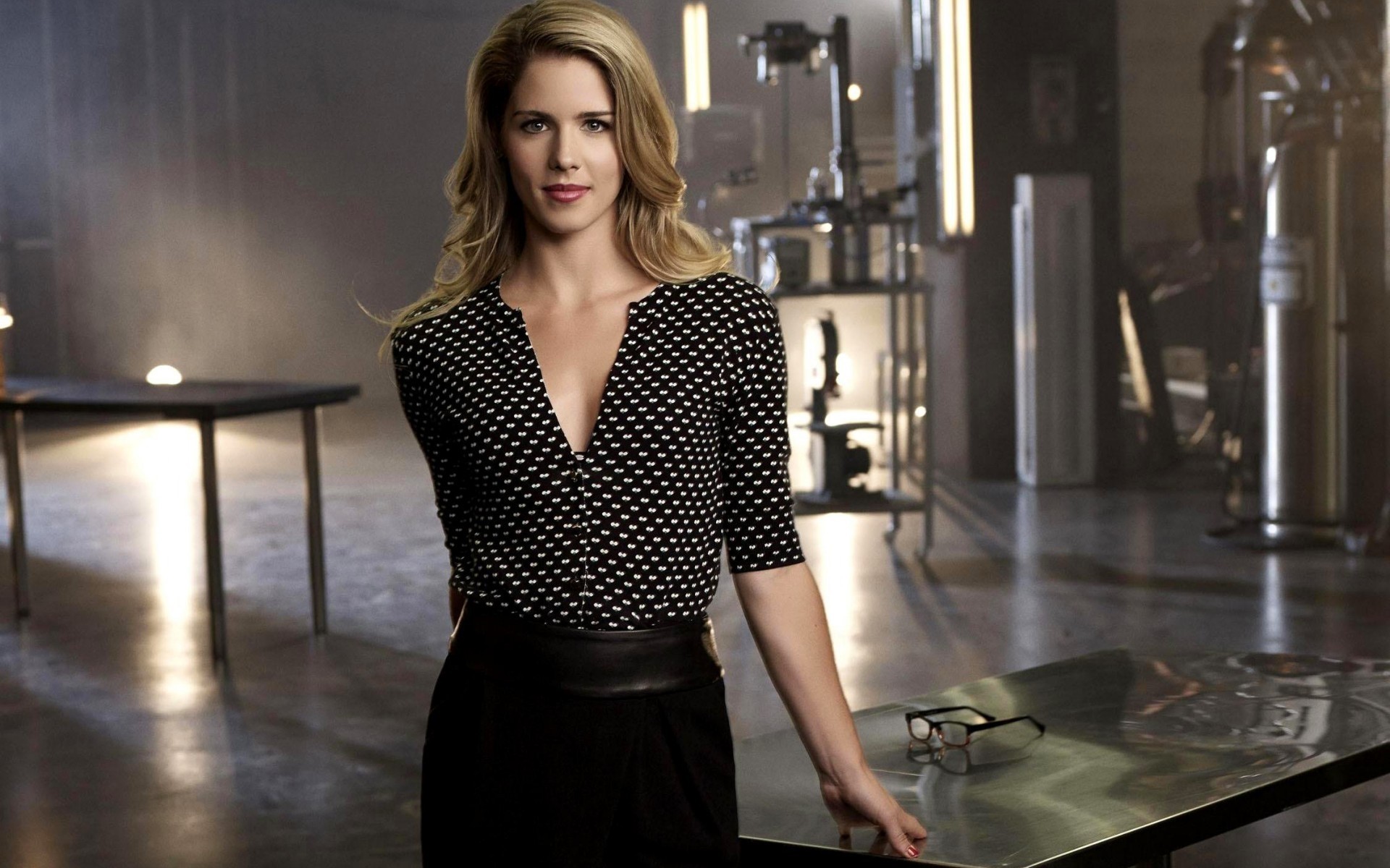 erwachsener frau porträt drinnen mode ein geschäft modell tragen zimmer modisch blond baby emily bette prominente prominente