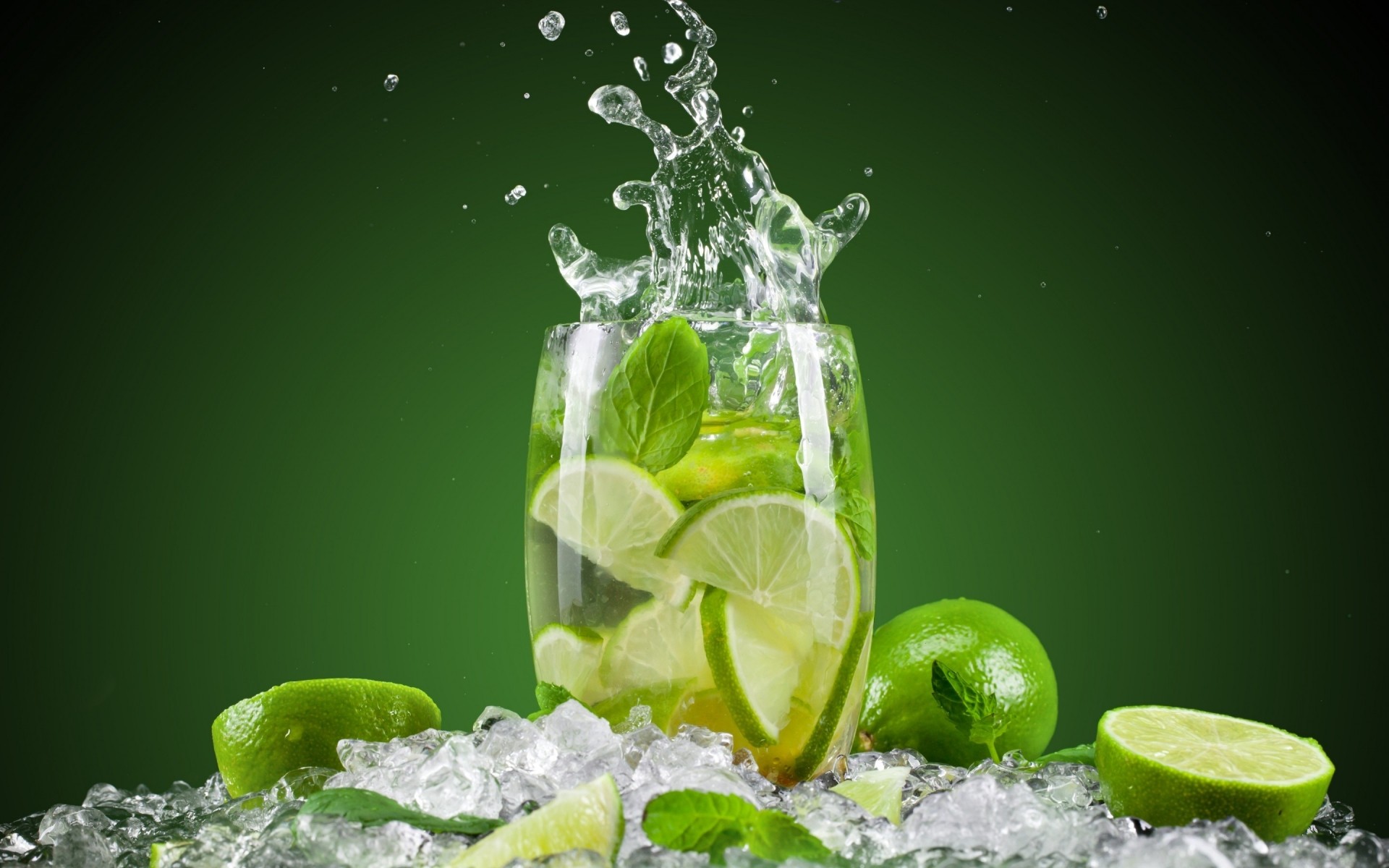tropfen wasser nass kalt flüssigkeit trinken blase glas eis frische cool erfrischung blatt soda klar spritzen sauber natur kalk obst mojito cocktail