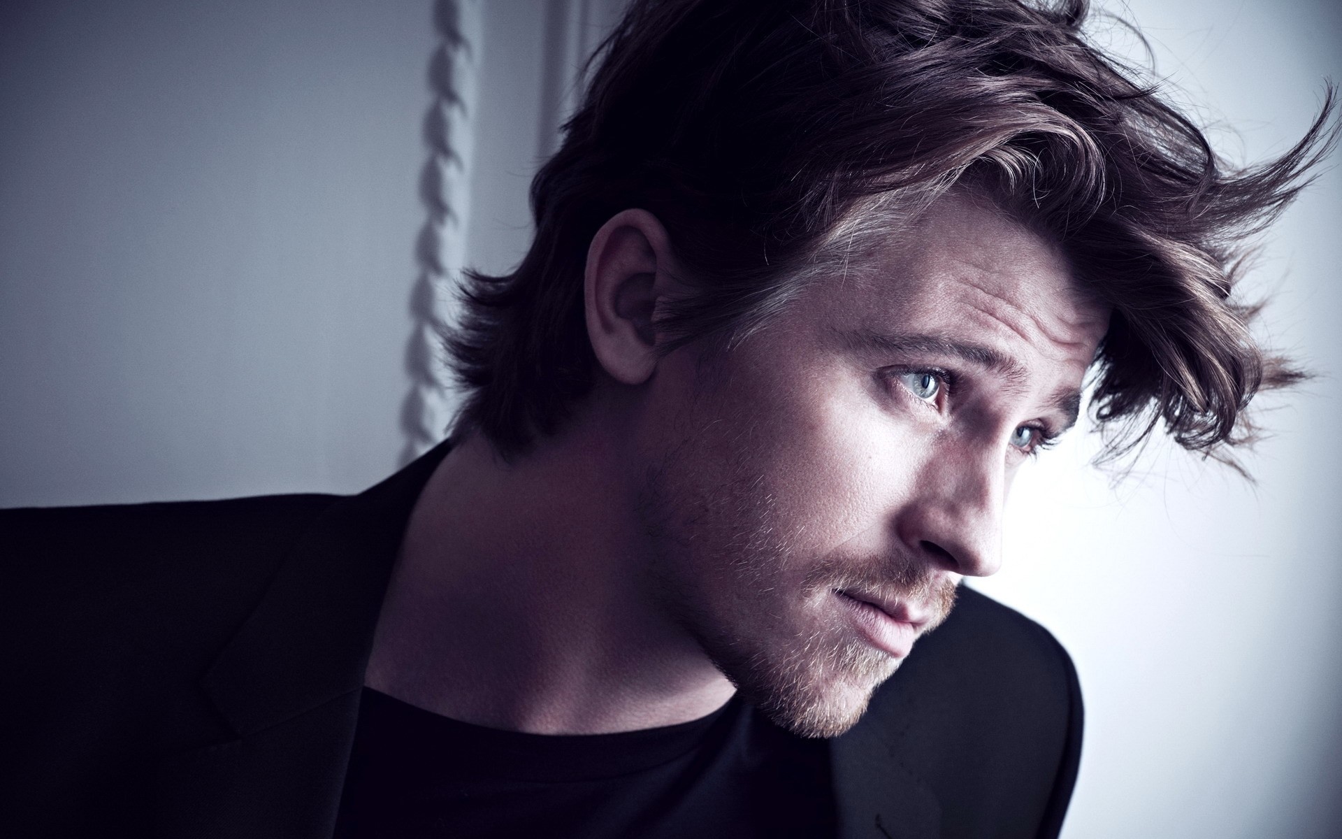 männer porträt erwachsener mode ein modell mann gesicht monochrom studio garrett hedlund geck schauspieler schauspieler prominente