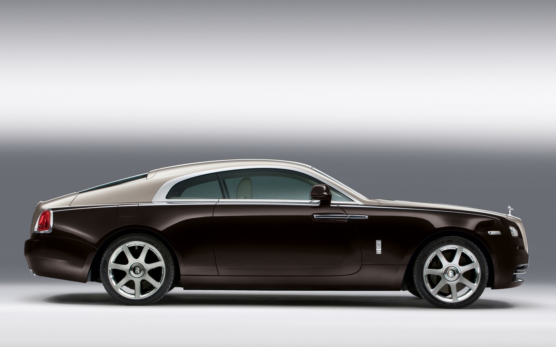 rolls royce auto auto automobil räder coupé schwarz schnell mittags bürgersteig beeilen sie sich asphalt transportsystem limousine motorhaube fahren rolls royce wraith muscle cars luxusautos limousine