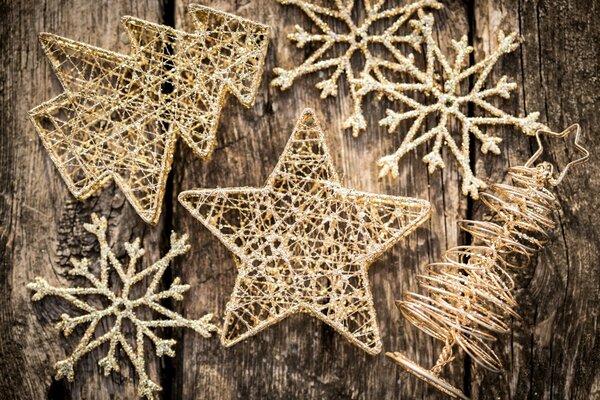 Goldene kleine Weihnachtsdekorationen