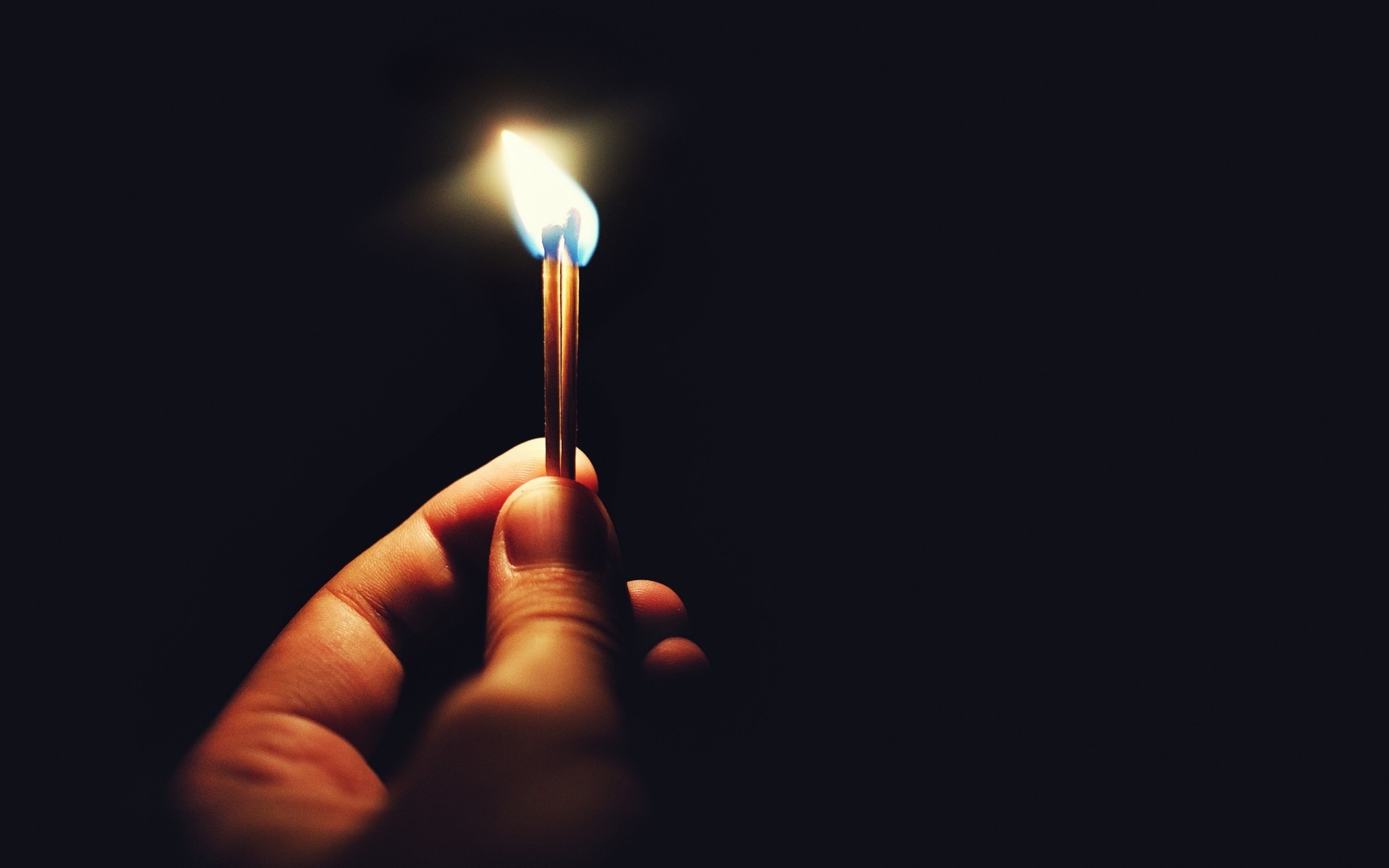 flamme dunkel rauch verbrannt licht hände kerze wachs brennen desktop spiele feuer