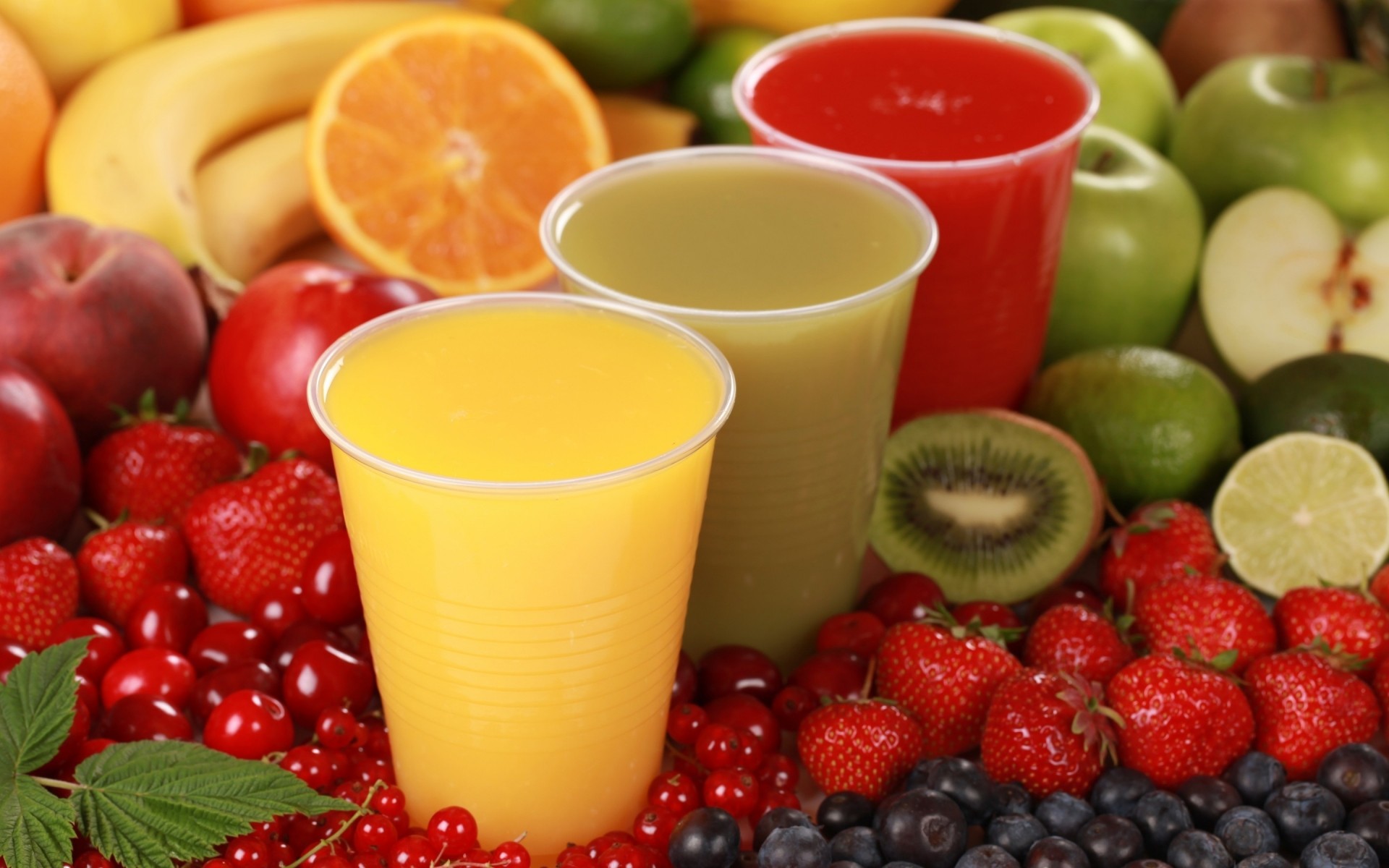 obst beere erdbeere saftig lebensmittel saft gesund gesundheit lecker süß essen apfel blatt kirsche himbeere schüssel johannisbeere diät frische kiwi orange beeren