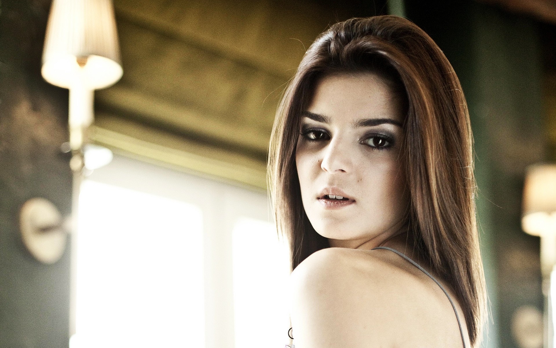 frau mädchen porträt drinnen erwachsener mode claro lago