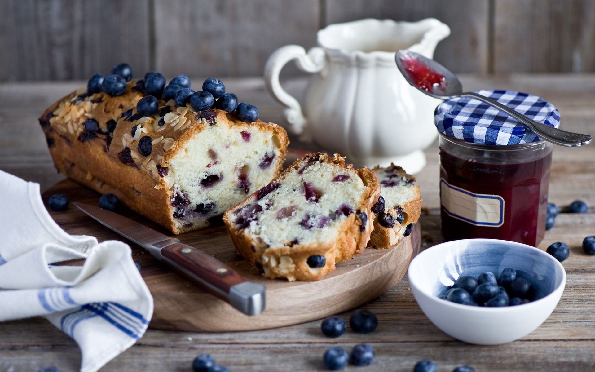 lebensmittel süß hausgemacht obst frühstück kuchen beere lecker erfrischung schokolade gebäck heidelbeere bäckerei backen platte zucker tabelle tasse brot blaubeere marmelade