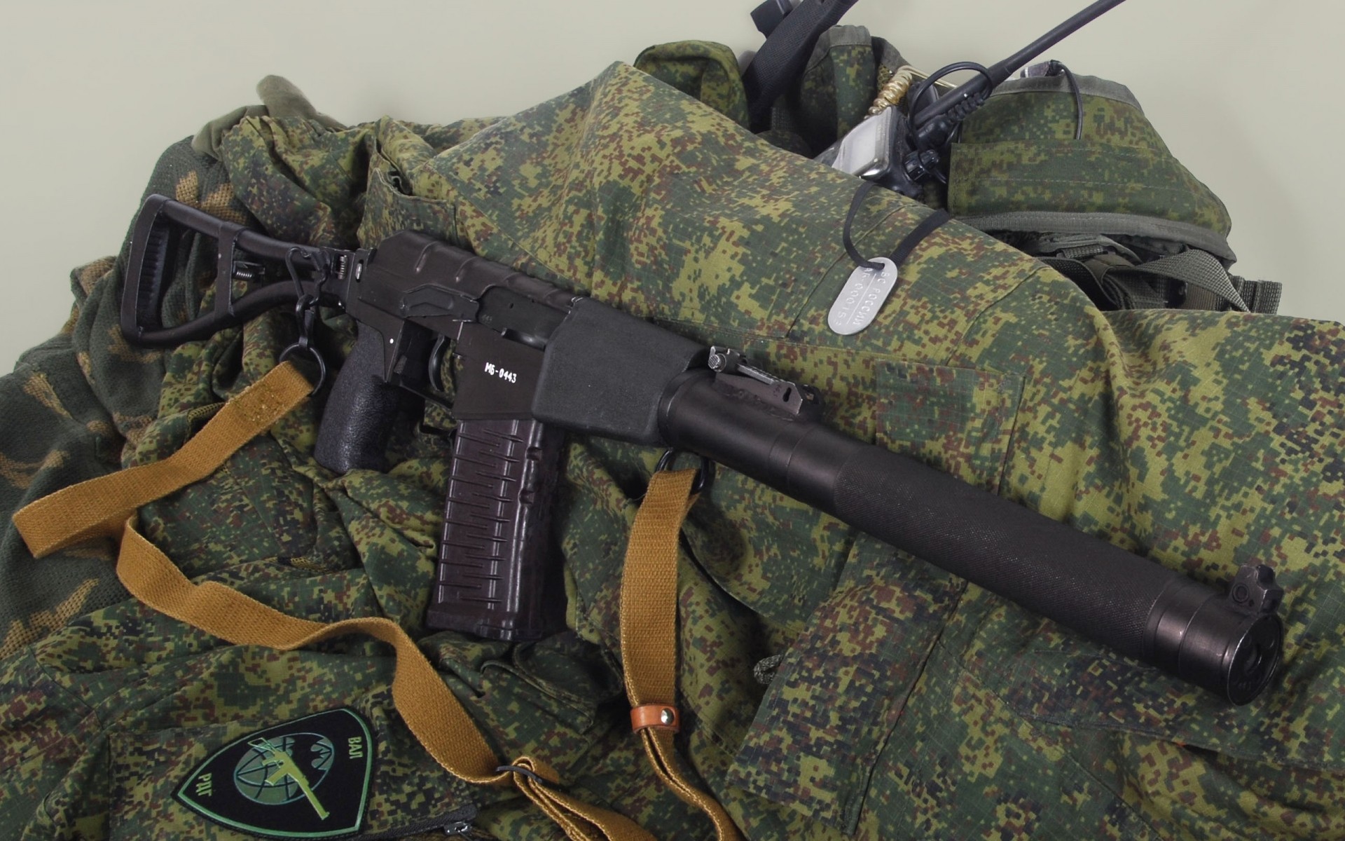 krieg militär armee pistole waffe tarnung gewehr soldat tragen munition kampf kampf uniform scharfschütze khaki spezielle schutz marine kraft helm ausrüstung