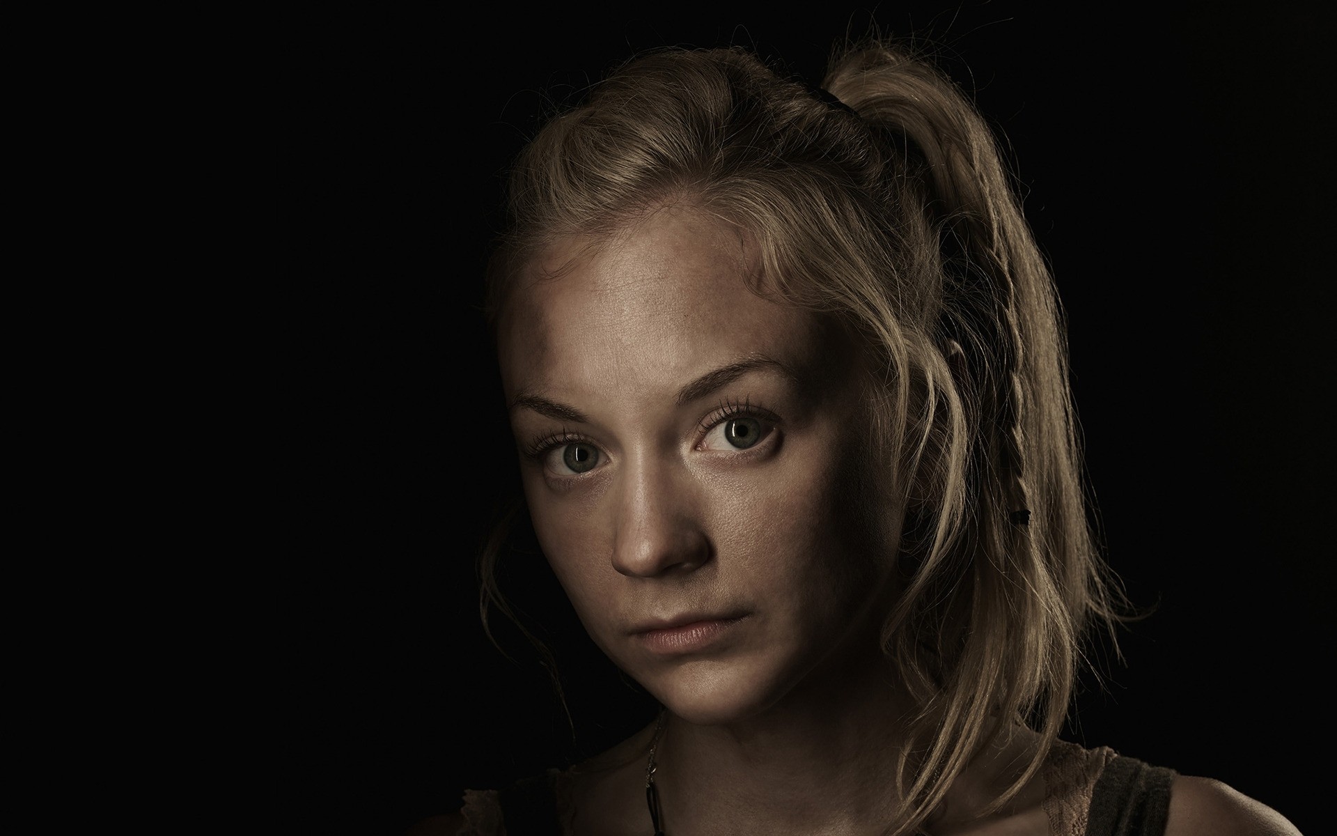 porträt eins frau mädchen erwachsener monochrom mode modell studio dunkel emily kinney the walking dead