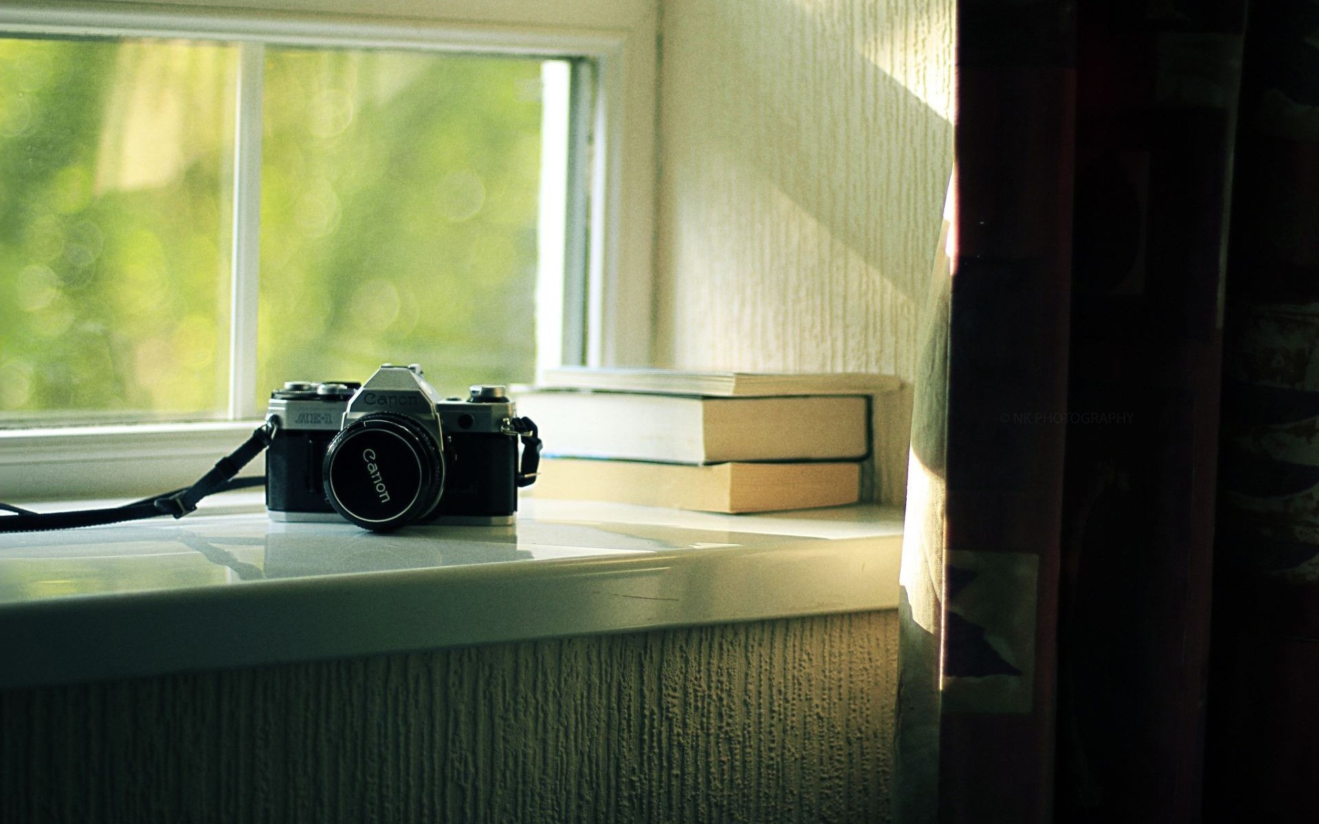 fenster zimmer möbel drinnen haus licht spiegel tabelle familie modern innen platz kamera foto preise alt