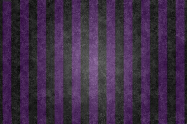 Schwarzer und violetter Hintergrund mit gestreiftem Muster