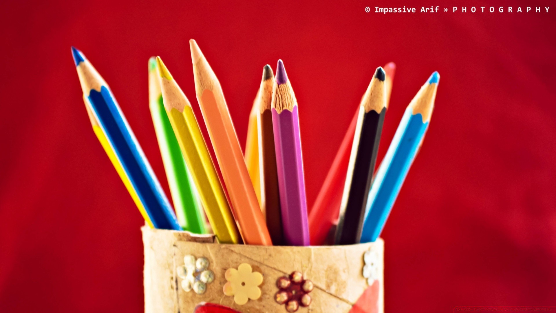 helle farben kreativität bleistift holz bildung scharf kunst und handwerk bunt schule komposition zwerg papier hell schreiben ansicht kind hochschule vorschule kunst künstlerisch