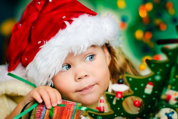 Kindliche Vorfreude auf Weihnachtsgeschenke