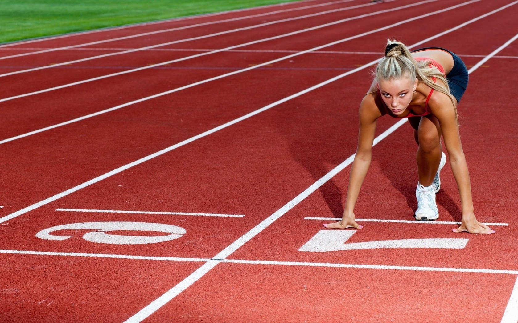 sport track wettbewerb stadion läufer leichtathletik starten sprint sprinter rennen athlet laufen herausforderung lösung anstrengung relais aktion sport absatz feld gewinnen