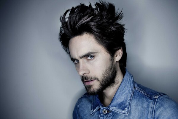 Jared Leto im Jeanshemd