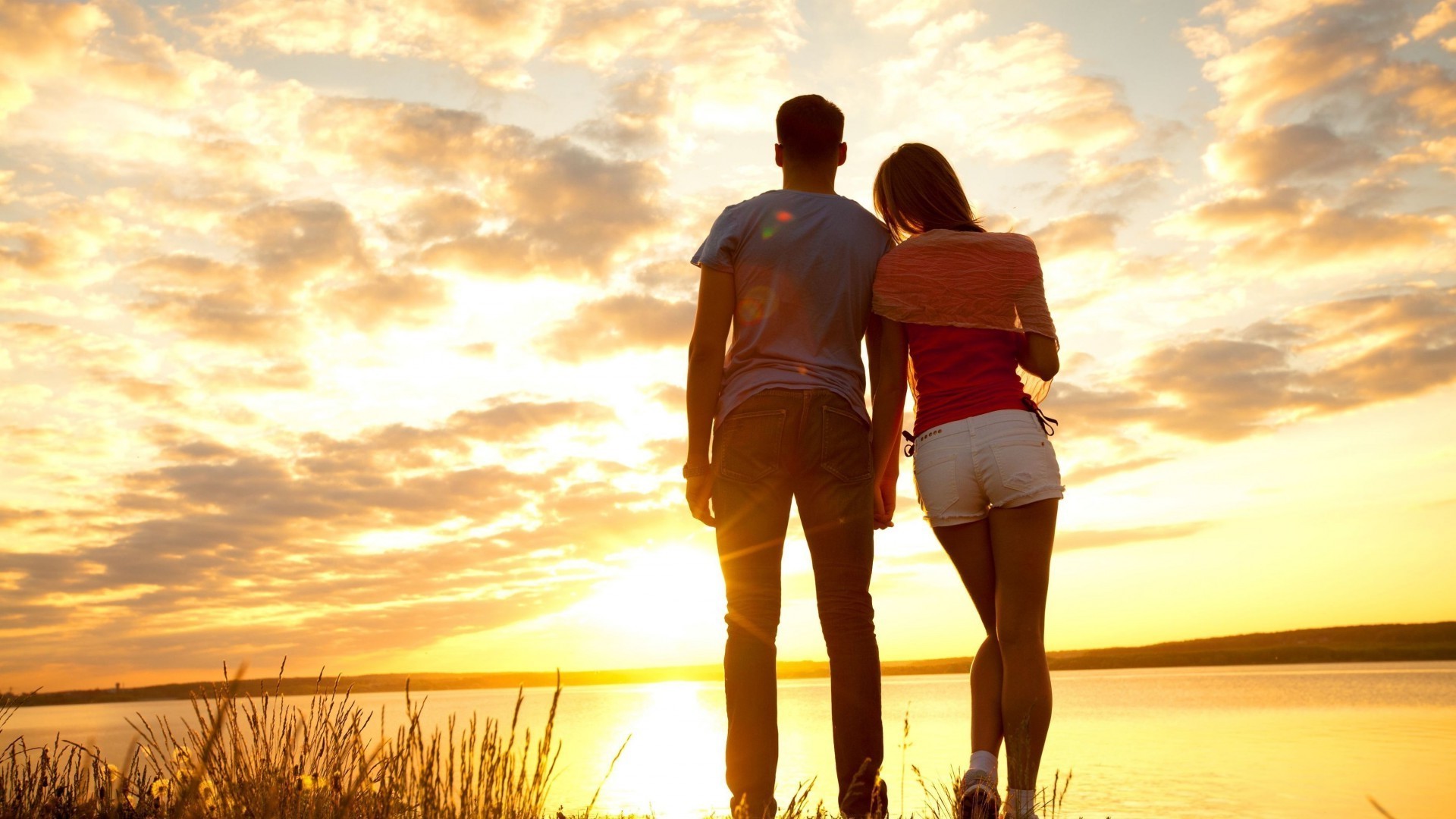 romantik sonnenuntergang liebe himmel mann im freien strand zusammengehö rzung dämmerung sonne sommer paar wasser natur urlaub reisen gutes wetter liebe dämmerung