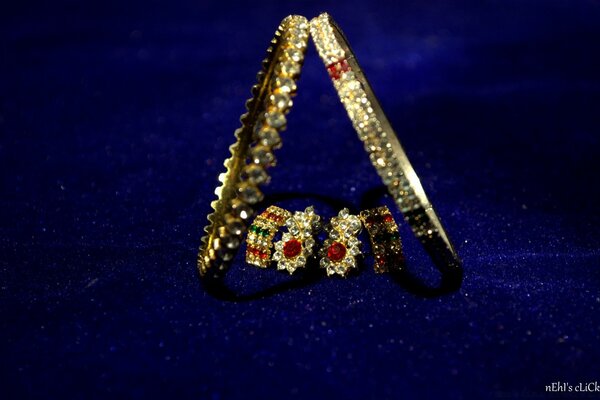 Luxus Schmuck mit Steinen