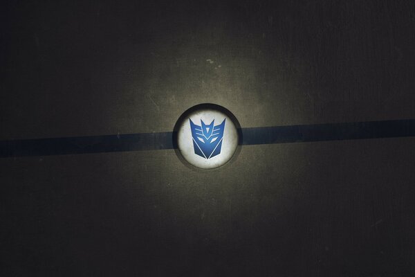 Blau Transformers Zeichen auf weißem Hintergrund