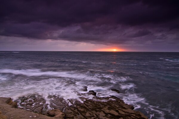 Meer und Meer bei Sonnenuntergang