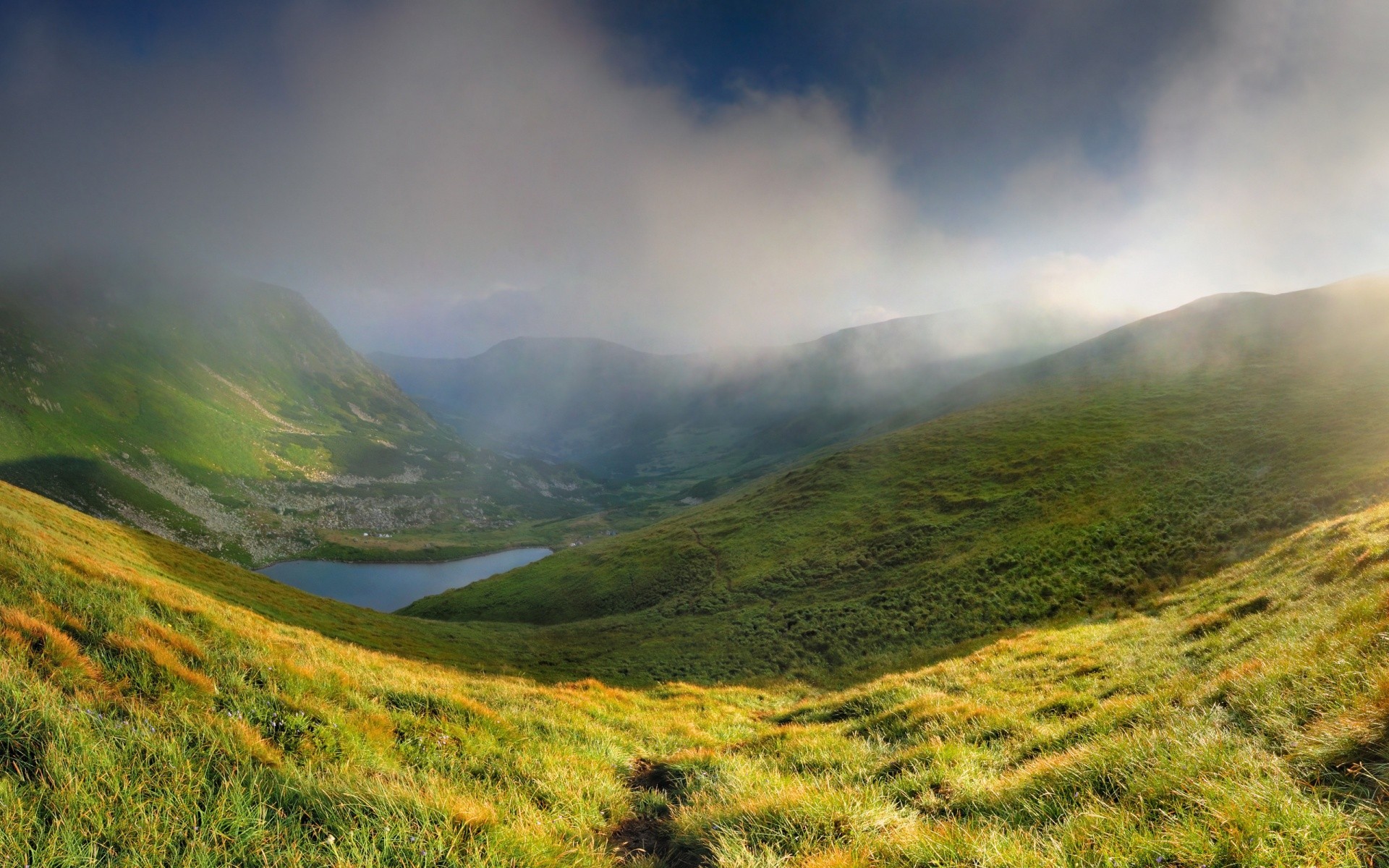 berge natur landschaft berge reisen im freien himmel gras nebel sommer tal morgendämmerung hügel sonnenuntergang