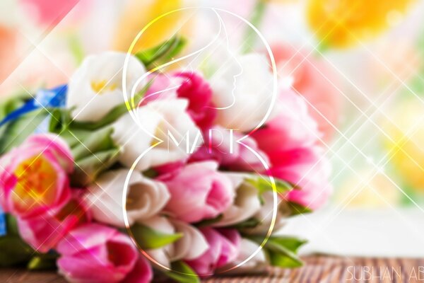 Herzlichen Glückwunsch zum 8. März mit Tulpen