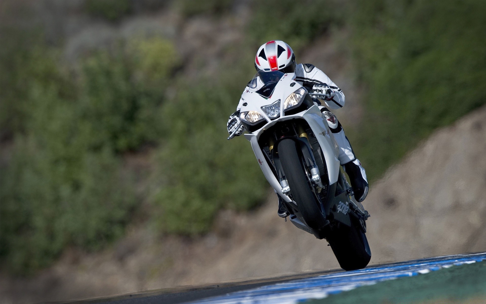 sport fahrrad rennen biker wettbewerb helm aktion rennfahrer auto beeilen sie sich räder abenteuer radfahrer spur fahrt im freien sport ein