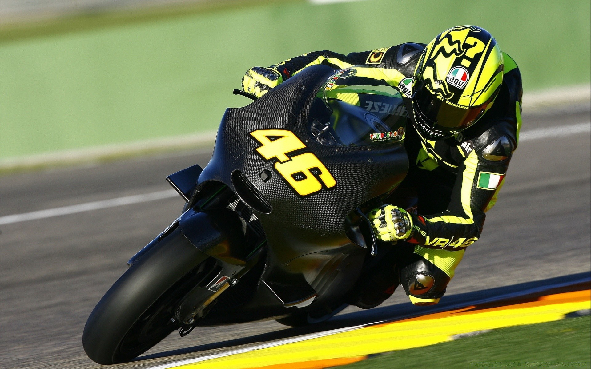 sport rennen track wettbewerb meisterschaft auto beeilen sie sich fahrrad rennfahrer aktion fahren schnell automobilsport