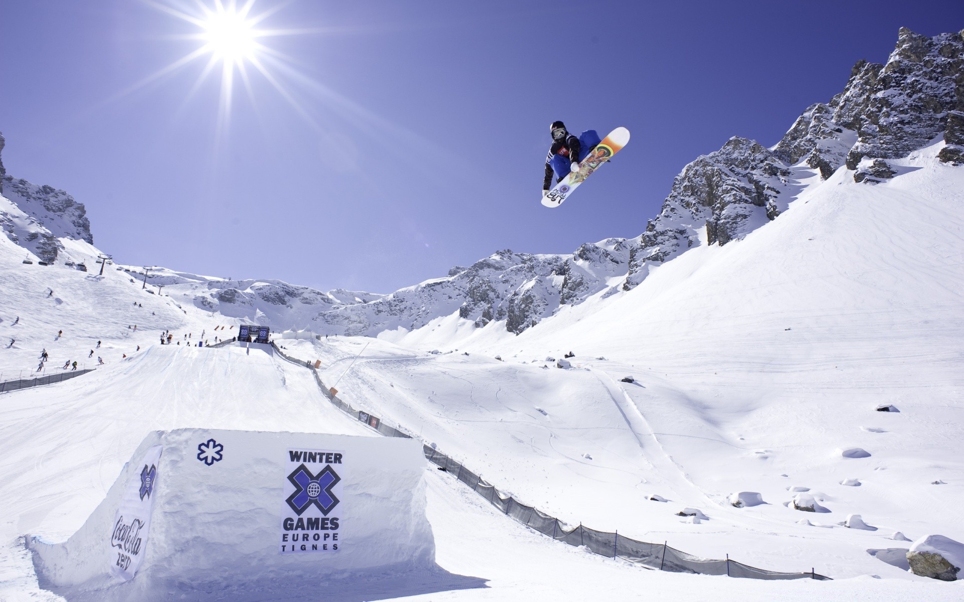 sport schnee winter berge kälte resort skifahrerin skipiste snowboard abenteuer eis berggipfel skigebiet pulver sport hügel pisten alpine gletscher